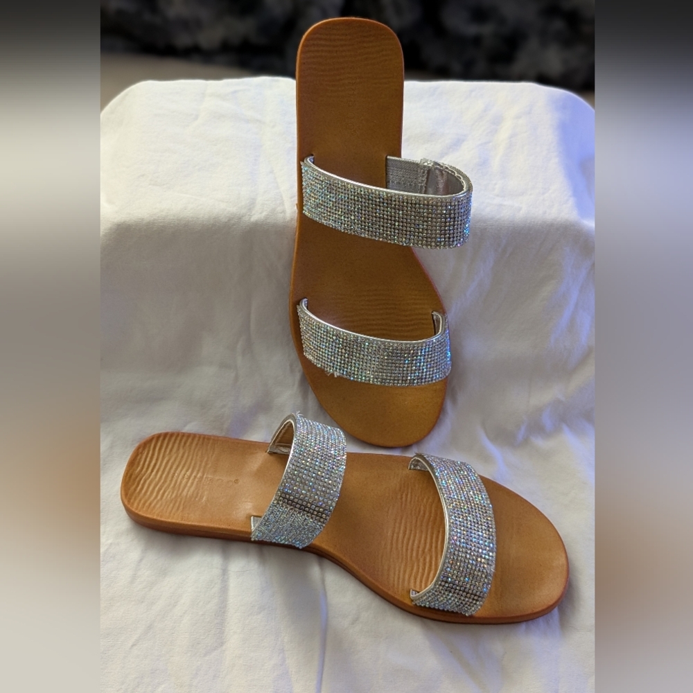 🆕 Women's SIZE 9 Silver Rhinestone Double Strap Slip On Sandals